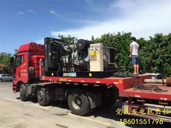 銅陵發(fā)電機(jī)出租租賃工廠租用400KW柴油發(fā)電機(jī)組準(zhǔn)備出發(fā)