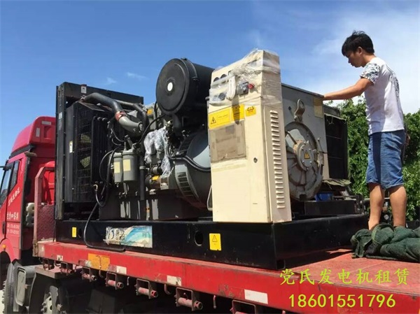 銅陵發(fā)電機(jī)出租租賃工廠租用400KW柴油發(fā)電機(jī)組準(zhǔn)備出發(fā)